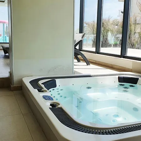 Azur 91 - Pool & Spa Beach Apartment Navodari