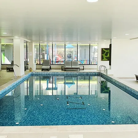 Azur 91 - Pool & Spa Beach Apartment