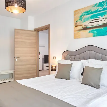 Azur 91 - Pool & Spa Beach