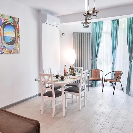 Azur 91 - Pool & Spa Beach Apartment Navodari